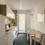 Centrally Located 2-room * Hanower