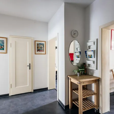 Апартаменты Centrally Located 2-room Ганновер
