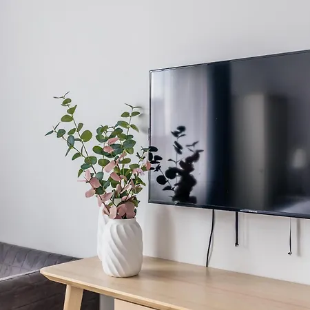 Centrally Located 2-room 아파트