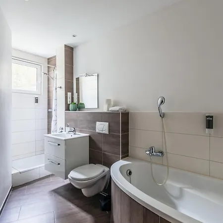 Centrally Located 2-room * 하노버