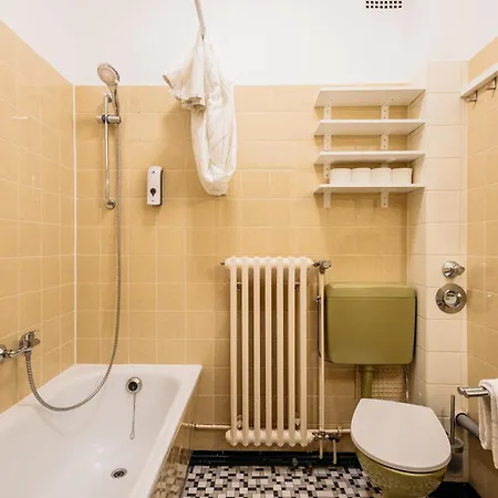 Centrally Located 2-room Apartman *