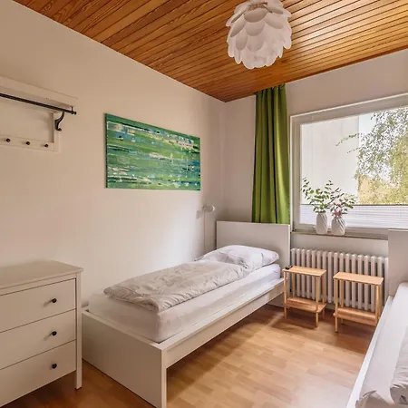 Centrally Located 2-room Apartamento
