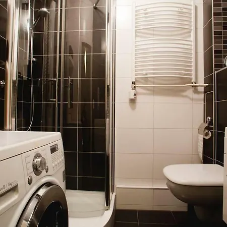 Centrally Located 2-room * 하노버