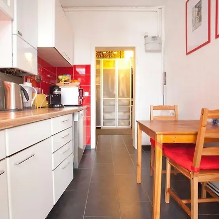 Centrally Located 2-room