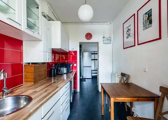 Centrally Located 2-room