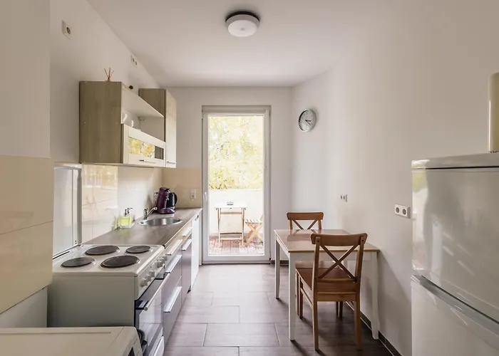 Centrally Located 2-room Διαμέρισμα *