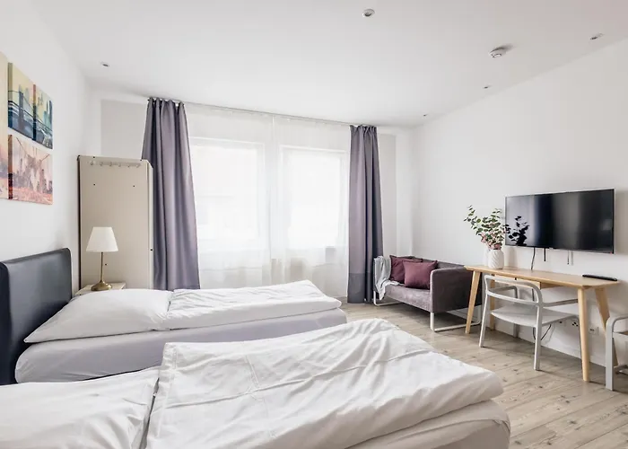 Centrally Located 2-room Διαμέρισμα *