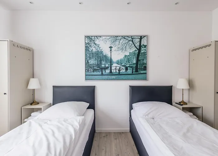 Centrally Located 2-room Ανόβερο