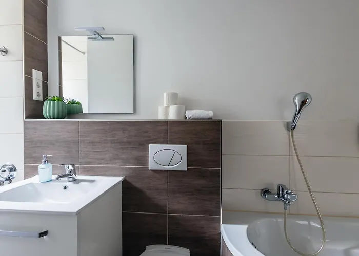 Centrally Located 2-room