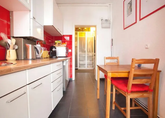 Centrally Located 2-room