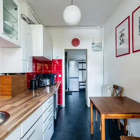 Centrally Located 2-room