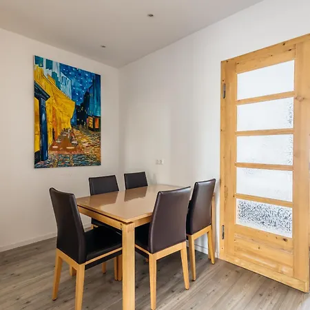 Apartment Centrally Located 2-room