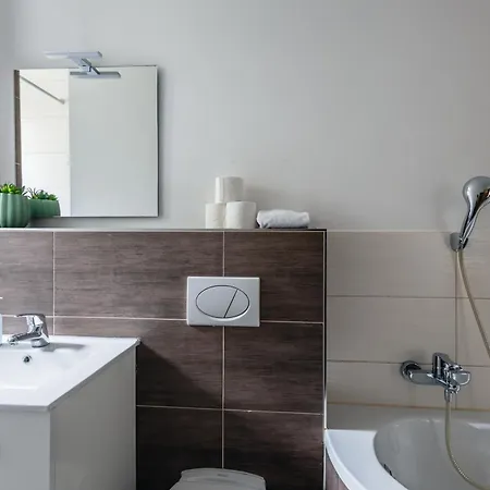 Centrally Located 2-room