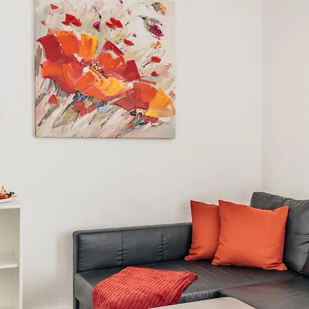 Centrally Located 2-room Apartment *
