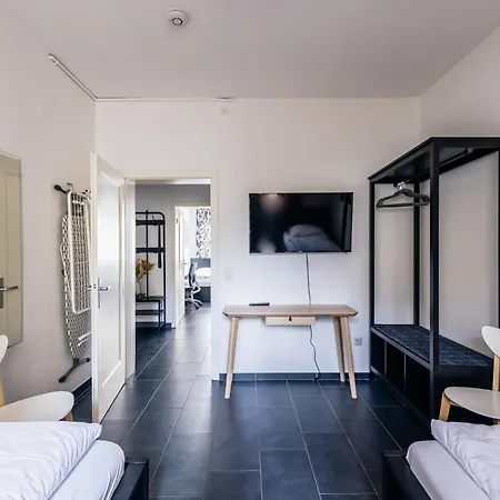 Centrally Located 2-room Apartamento *