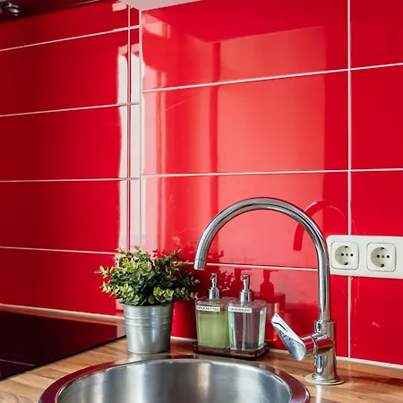 Centrally Located 2-room Apartamento *